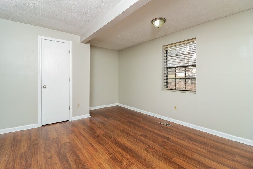 Building Photo - 4035 N Quail Dr