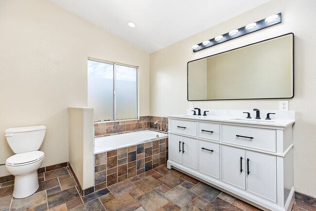 Building Photo - 1323 Greenway Rise