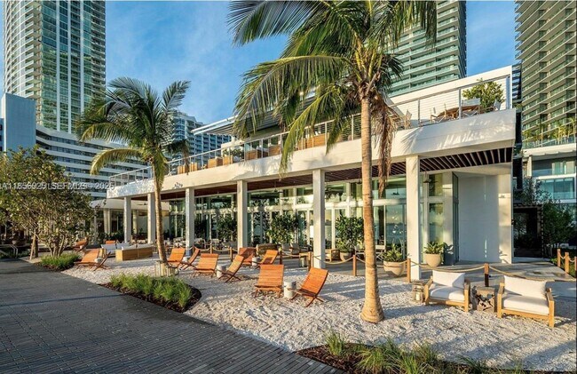 Building Photo - 650 NE 32nd St