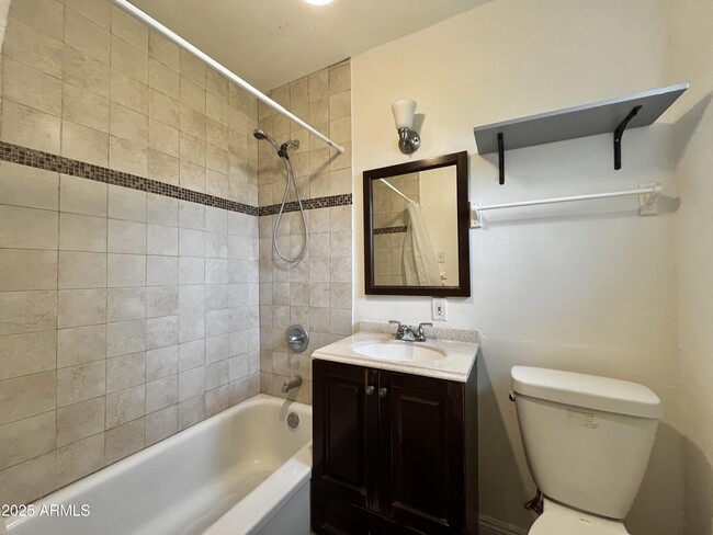 Building Photo - 4635 N 11th Pl