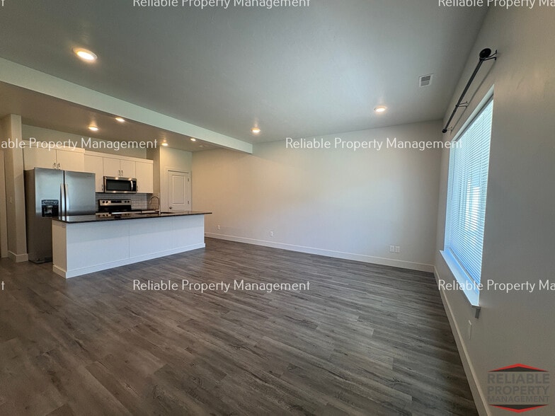 Building Photo - 144 S Emery Ln