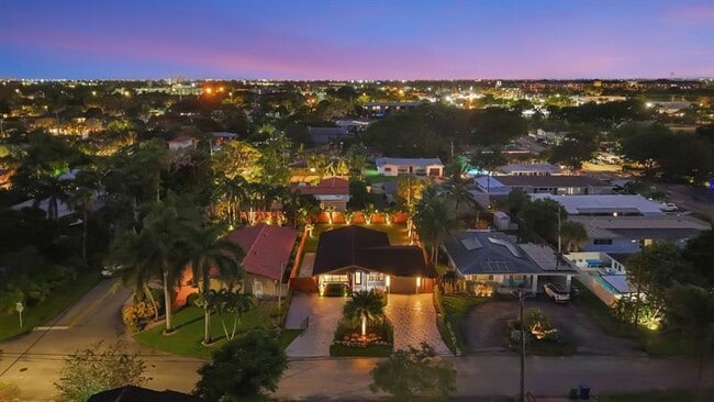 Building Photo - 2407 NE 17th Terrace