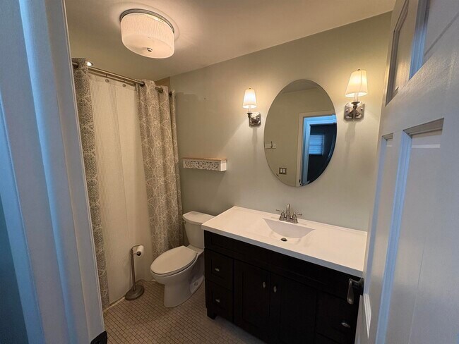 Building Photo - 9 Adkins Ct