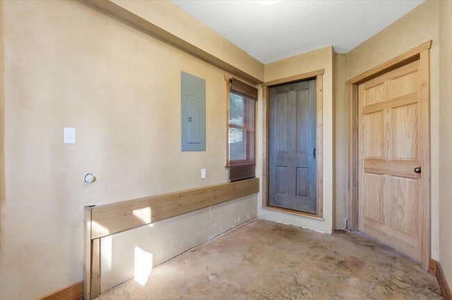 Building Photo - 102 N Gaw St