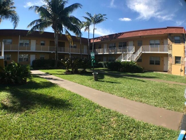 Building Photo - 220 Croton Ave