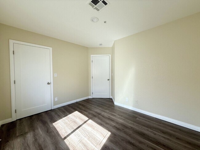 Building Photo - RECENTLY RENOVATED! 3 Bedroom 1 Bathroom Apartment in Indio, CA