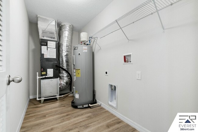 Building Photo - LIKE NEW 3/2/1 TOWNHOUSE IN DESIRABLE SEMINOLE WOODS
