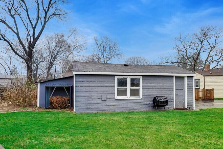 Building Photo - 306 N Schubert St