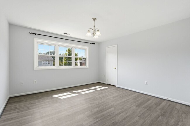 Building Photo - 9178 Laurelwood Ct