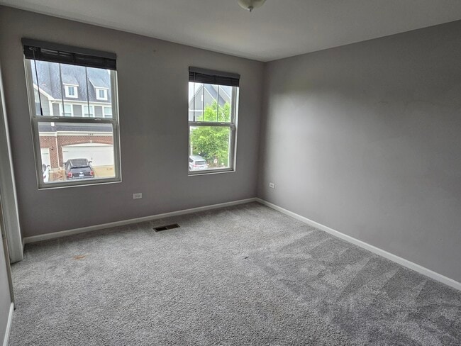 Building Photo - 165 Waverly Ct