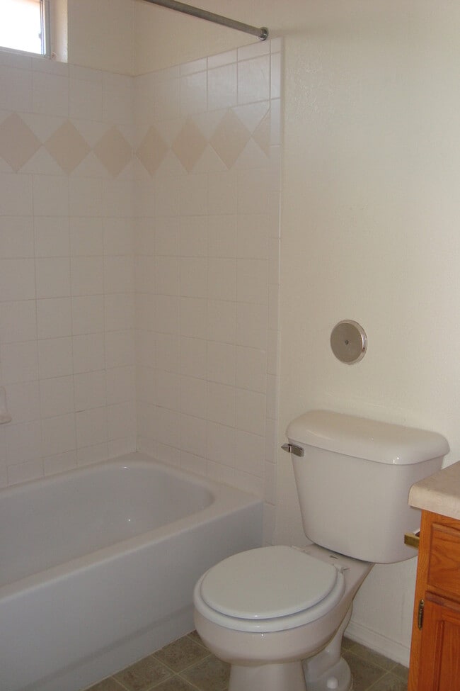 Building Photo - Northeast El Paso 3 Bed Refrig A/C