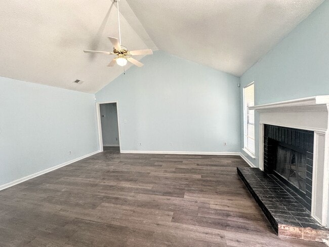 Building Photo - 3/2 No carpet & Fenced yard off Old Waynes...