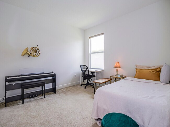 Building Photo - 5945 Buttonwood Sq