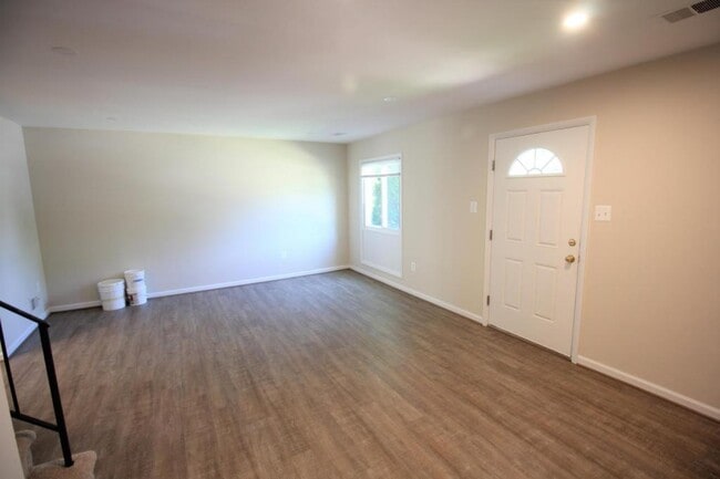 Building Photo - 118 N Cottage Rd