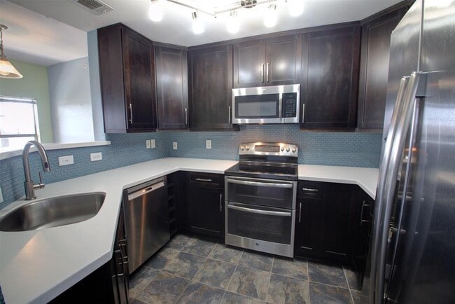 Building Photo - 2320 Gracy Farms Ln