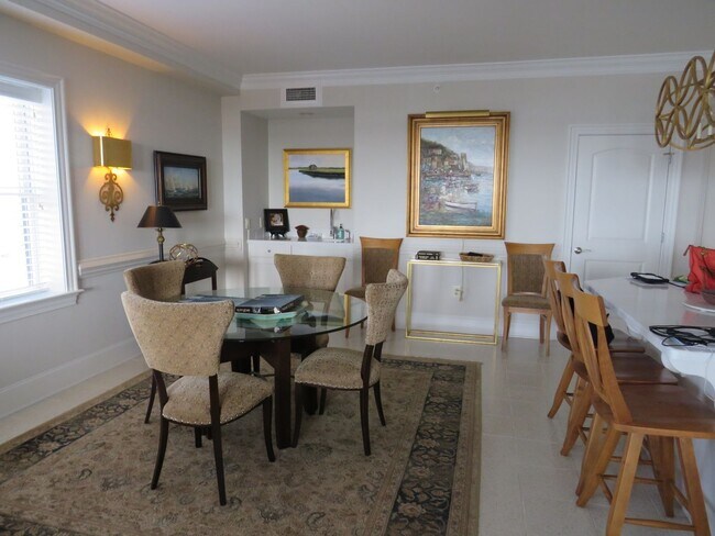 Building Photo - Harborside Club at 70W