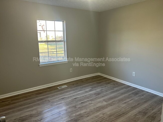 Building Photo - 214 W Central Ave