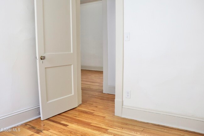 Building Photo - 628 N Pearl St