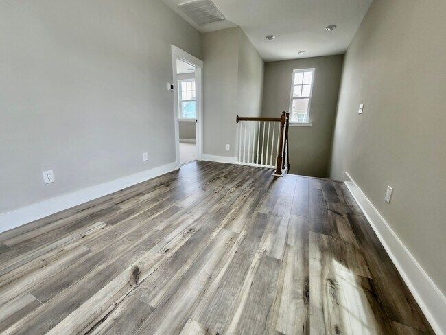 Building Photo - LIKE NEW Executive Home In Coveted Midtown...