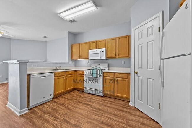 Building Photo - 2-bedroom, 2.5-bathroom Condominium in the heart of Peachtree Corners