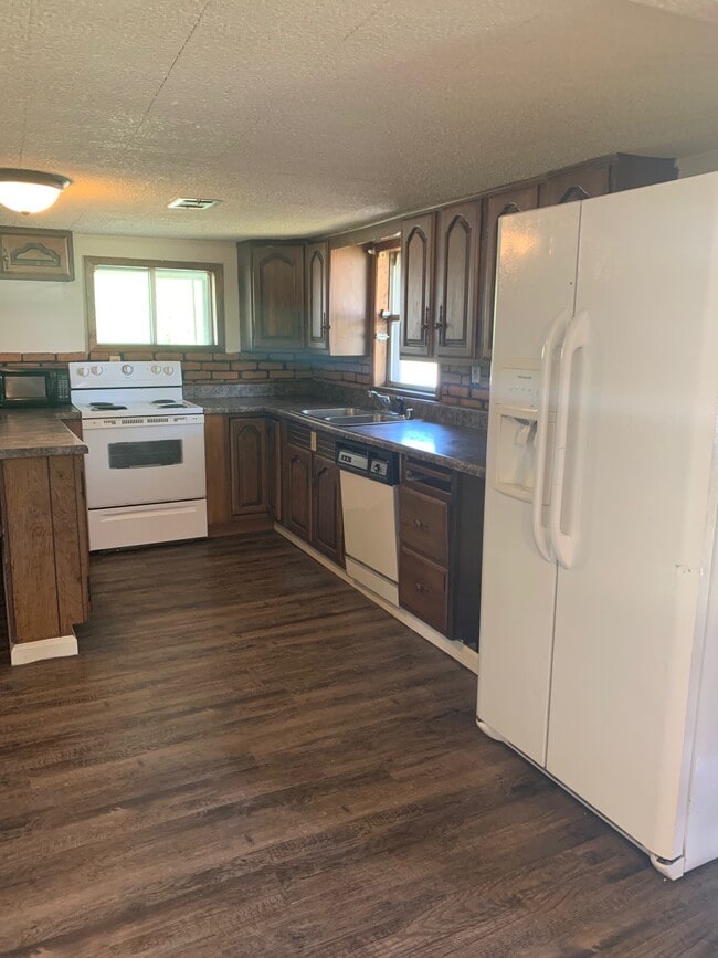 Building Photo - 109 White Oak St