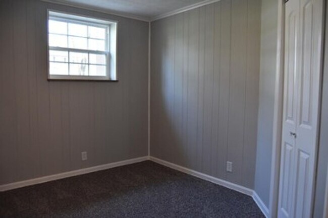 Building Photo - 4BR/3BA | Newly Renovated Single Family Home | Large backyard | In West Knoxville!