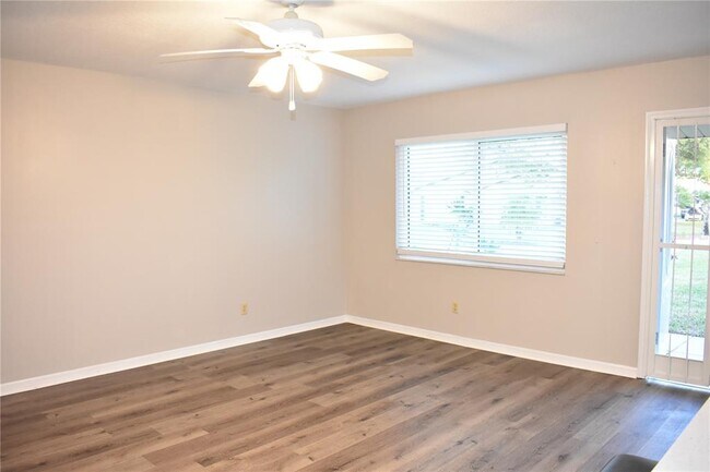 Building Photo - 1906 Canterbury Ln