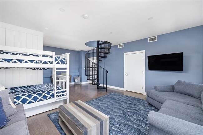 Building Photo - 14 E Pointe Ct