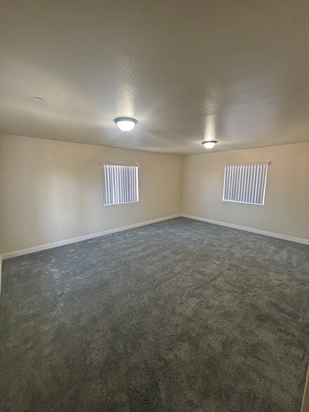 Building Photo - 1229 W 60th St