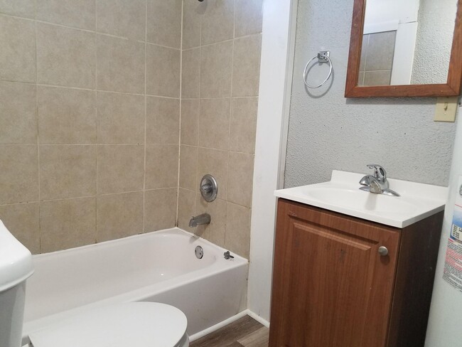 Building Photo - PRE-LEASING Available June 1, 2025. Proper...
