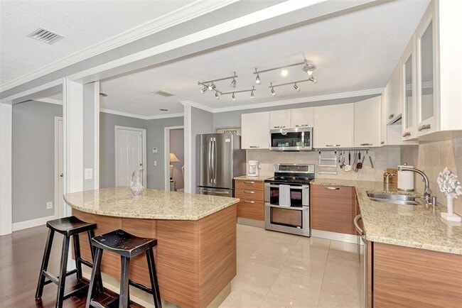 Building Photo - 1894 Loma Linda St