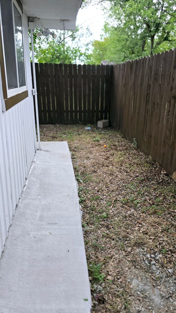 Building Photo - Charming 2/1-Bed/bath Home in Downtown Manor