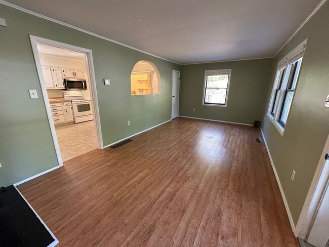 Building Photo - Kenilworth - Adorable 2 Bedroom House
