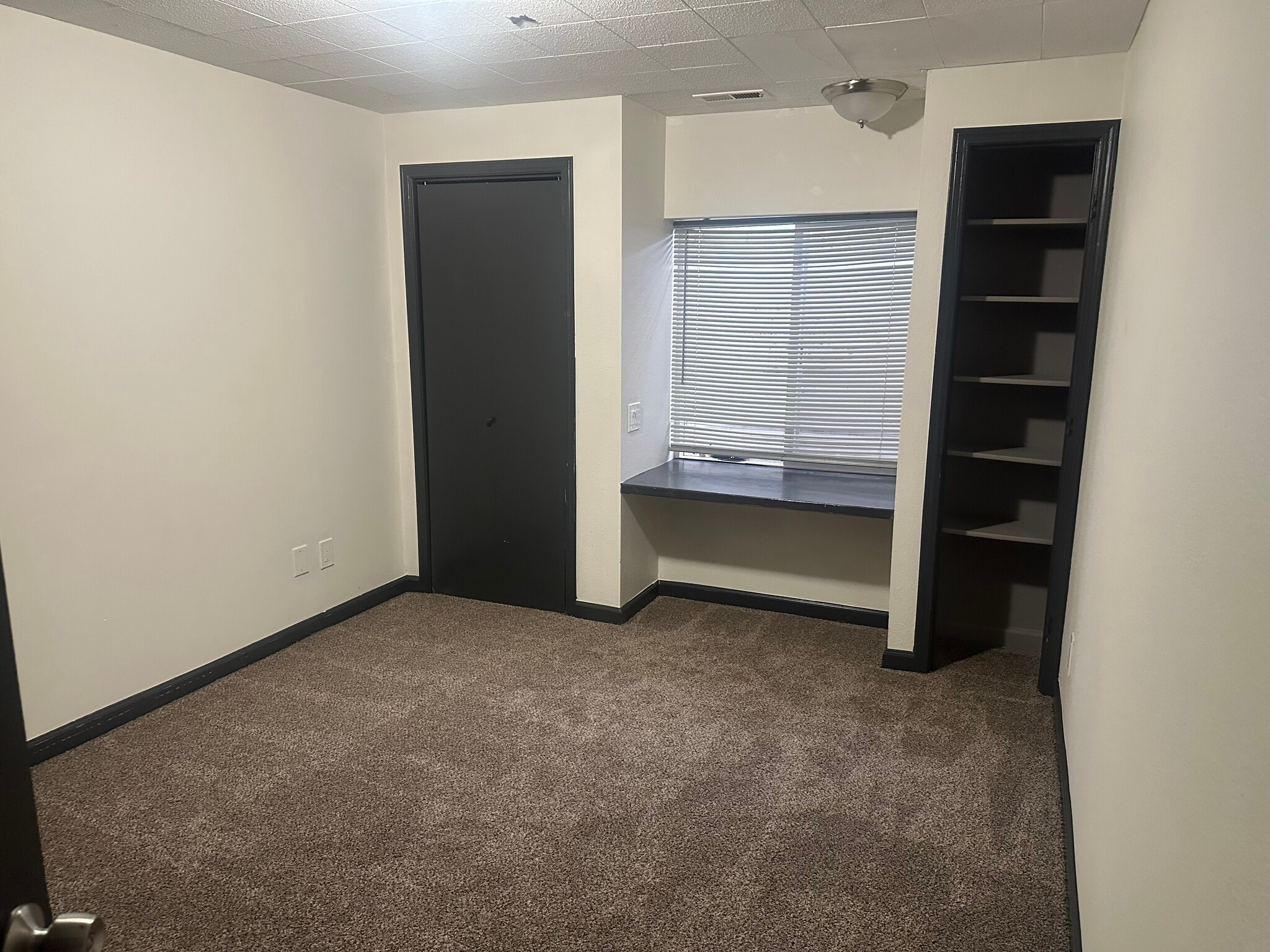 Building Photo - 2710 Hangtree Ct