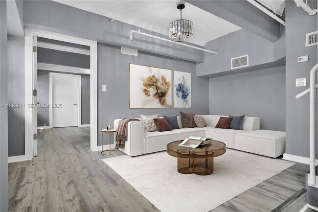 Building Photo - 4332 Collins Ave