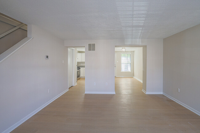 Building Photo - Beautiful 3 Bedroom Home with 2.5 Bathrooms