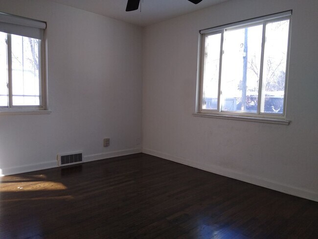 Building Photo - 2128 Hooker St