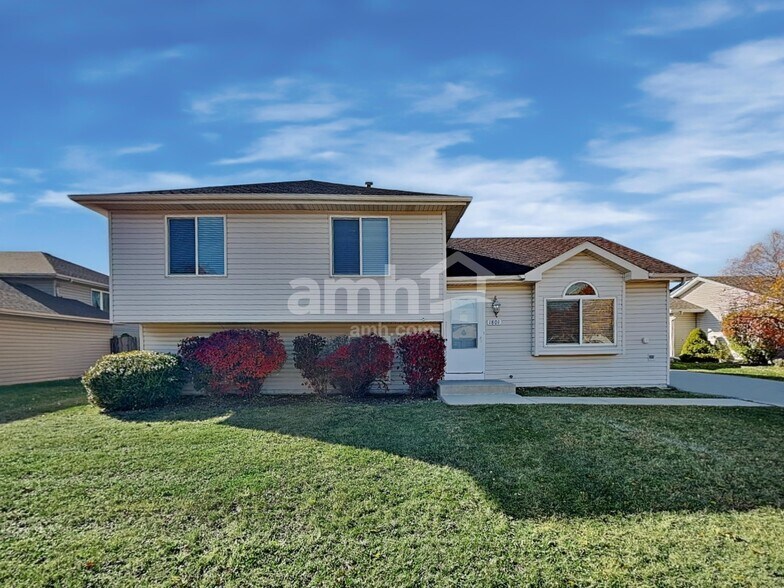 Primary Photo - 1801 Winger Dr