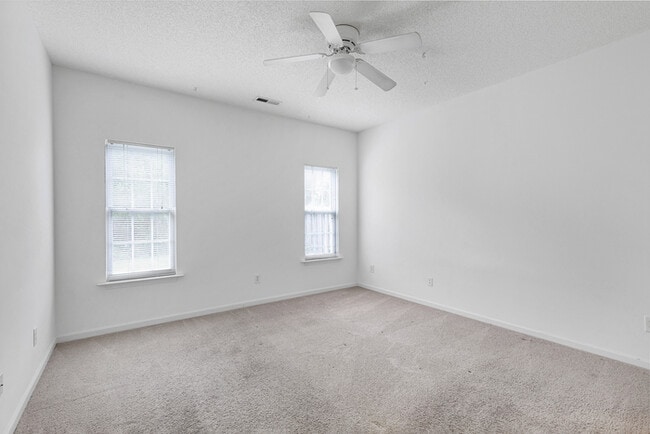 Building Photo - 6533 Clarksdale Ln