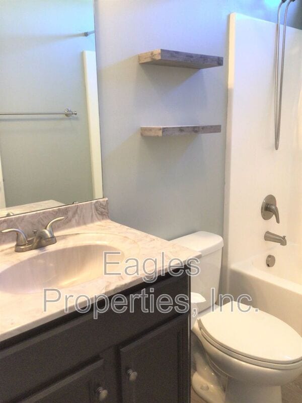 Building Photo - 511 Planters Ridge Dr