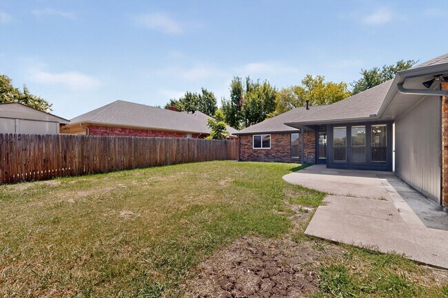Building Photo - Beautifully Renovated Home In Carrollton Ready For Move-in