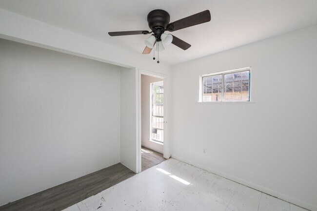 Building Photo - 1402 Corpus Christi St