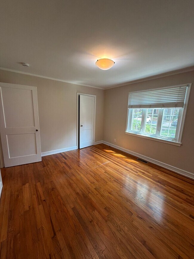 Building Photo - 1818 Jameston Dr