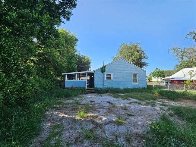 Building Photo - 2441 E Magnolia St