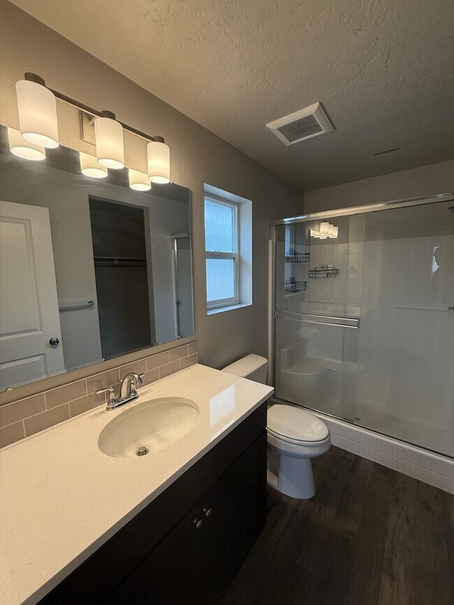 Building Photo - 10336 Rockaway Ridge St