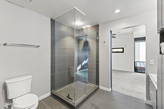 Building Photo - 200 W Portland St