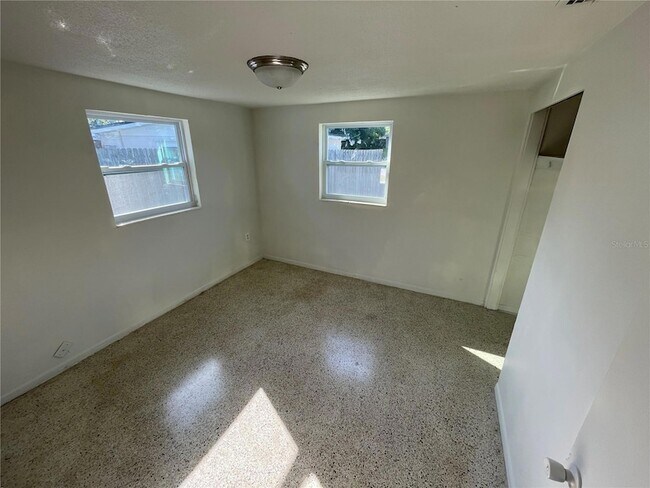 Building Photo - 7034 Bellaire Terrace