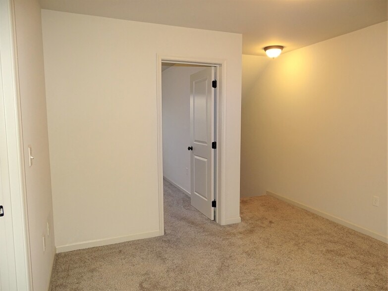 Building Photo - 45 Maize Cir