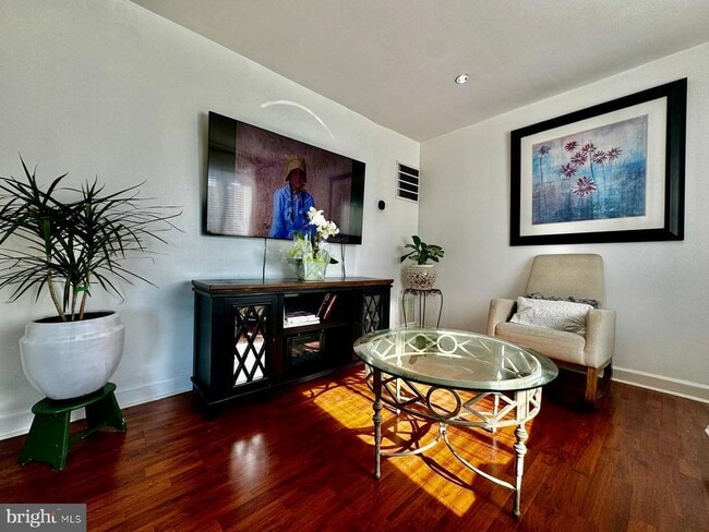 Building Photo - 8402 Jinetes Ct