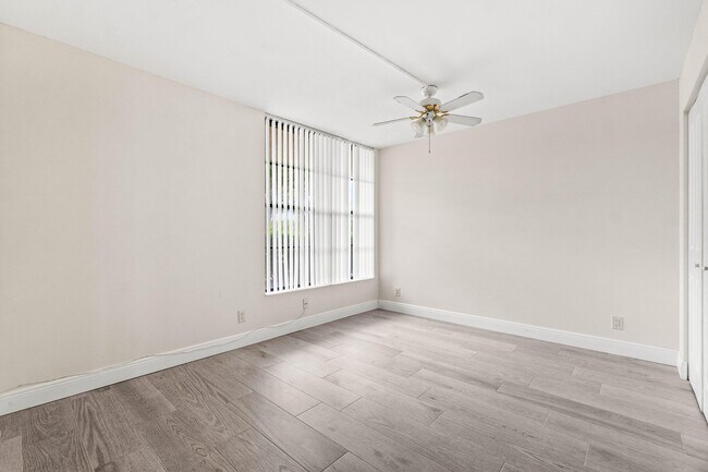 Building Photo - 17 Royal Palm Way